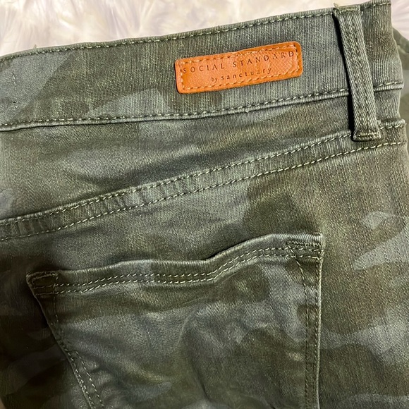 Social Standard by Sanctuary Green Camo High Rise Skinny Jeans Size 10 - Picture 5 of 10